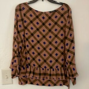 100% viscose fabric shirt, made in Italy. It’s in a very good condition.